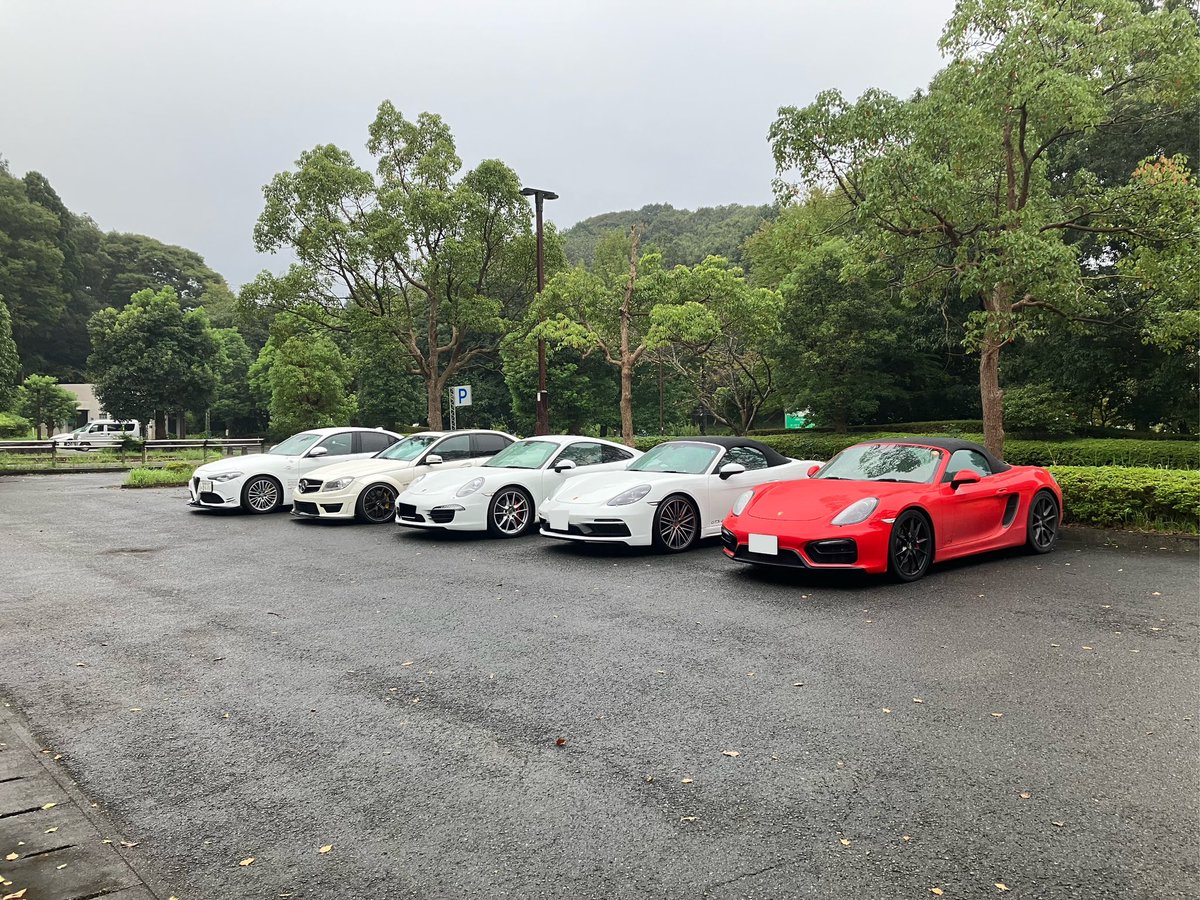 bmw_melbo's tweet photo. 帰宅後の昼寝から起床

借り物の車で(強調)連休最終日を飾りました🌟とはいかず、予報になかったはずの大雨🌧️
天気に対してフラストレーションの溜まった6台が集まったものの、さらに溜まる結果となりました、、
1ヶ月後の晴れの日にリベンジします！
(3枚目はGoogleに案内された道、未だ爪痕が、、、) https://t.co/j8mA2Mv0Kn