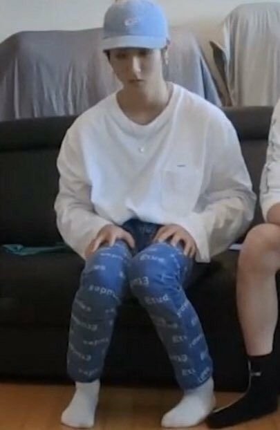 AnggitA9892's tweet photo. @makeyouusaywow That actually makes me feel a little relieved.. I mean im not worry about the rest of the member, but i cant imagine han doing military services alone 😭.. He cant even kick a ball https://t.co/w59BKSJdBD