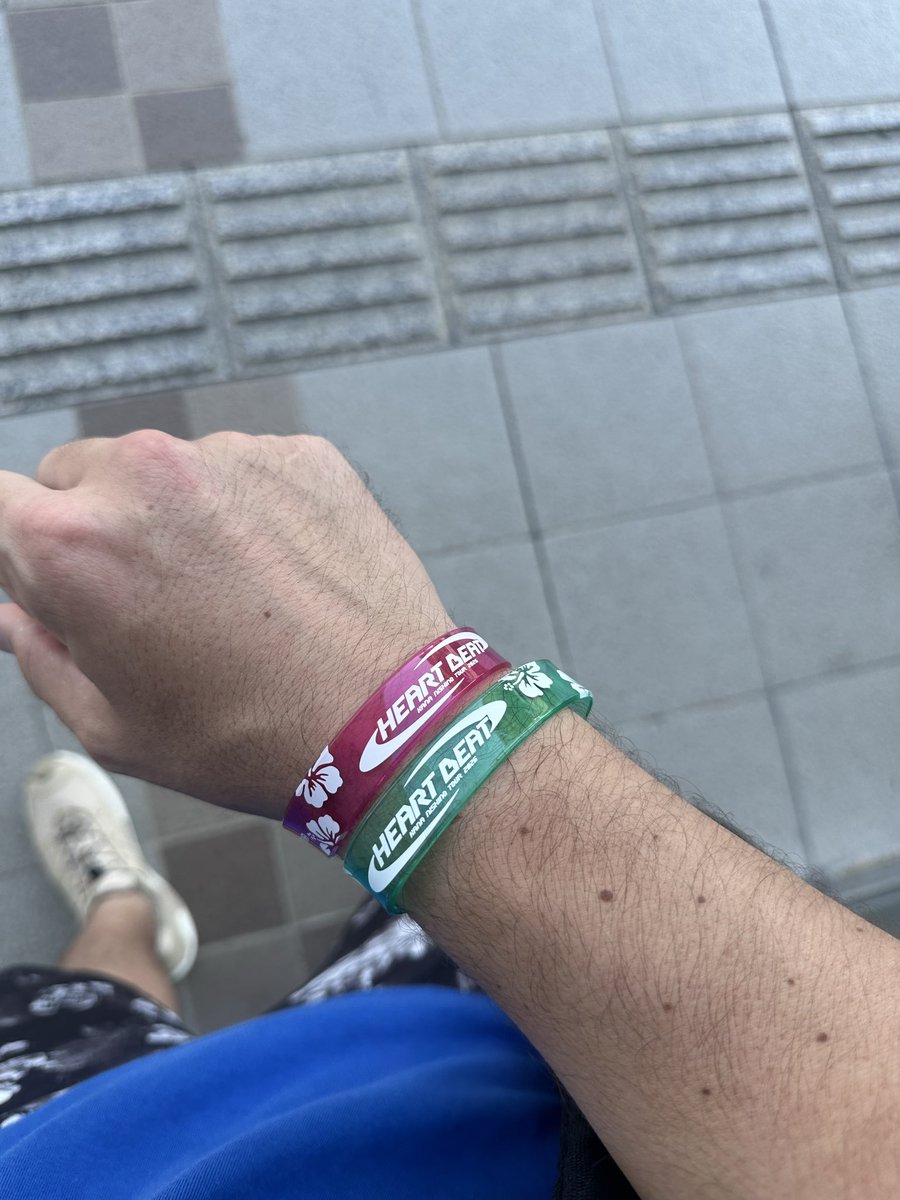 lovekanayan22's tweet photo. だいぶ遅くなったけど無事にリストバンド買えた🥹👏 https://t.co/by076L3uoZ