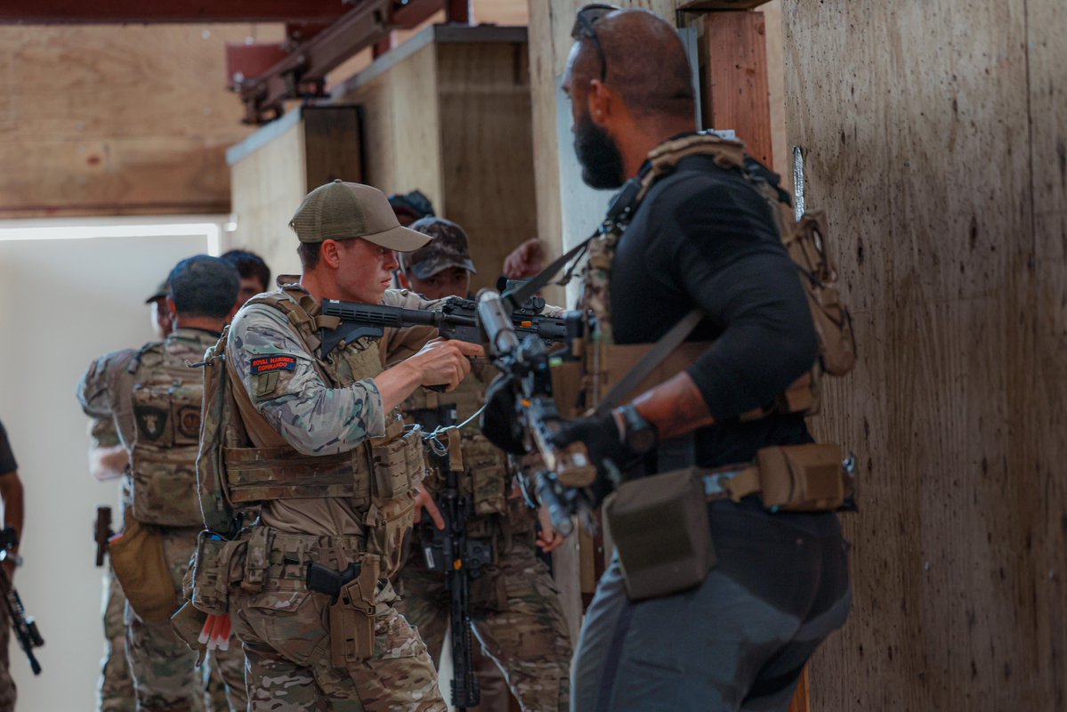 JFCNorfolk's tweet photo. 🇬🇧🇺🇸 Training together. Protecting what matters.

@RoyalMarines from @43Commando trained alongside U.S. Federal Agents in Arkansas 🇺🇸, strengthening the coordination, communication and shared procedures needed for complex security operations.

Through demanding tactical scenarios, UK and U.S. personnel refined their ability to operate together — exchanging expertise and building a common approach to nuclear security and the protection of sensitive assets.

Shared skills. Stronger interoperability. Greater security.

📸LPhot Connor Kilbride

@RoyalNavy | @UKNATO | @UKinUSA | @UKdefenceUS | @GenGJenkinsRM | @USNATO | @DefenceOps | @Commando_Ops