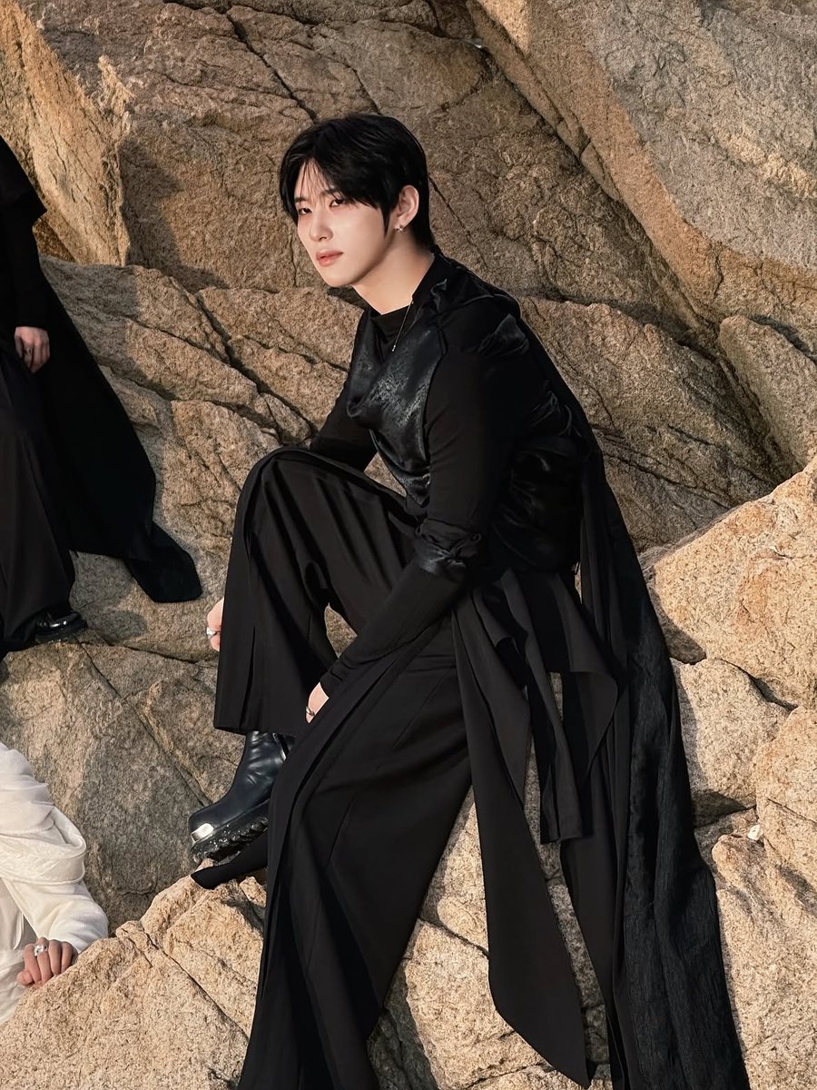 CRAVITY_Brasil's tweet photo. @CRAVITY_twt @CRAVITYstarship [IG] 260922 https://t.co/BVXdtHkkQD [4/4]

#CRAVITY #크래비티 #WOOBIN #sonorous #LOUDER @CRAVITY_twt @CRAVITYstarship https://t.co/Ng4f361dSF