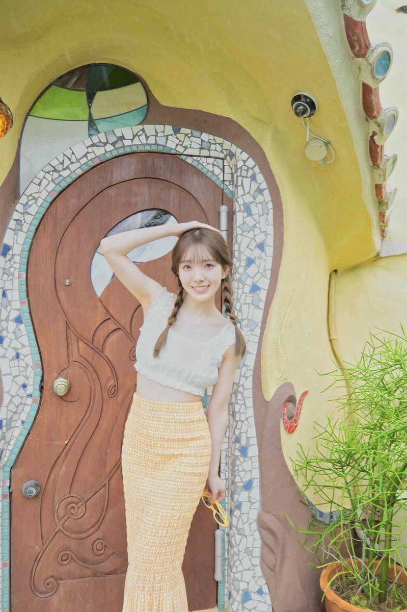 book_tkj's tweet photo. ˚₊‧⁺˖✮ ┈🧡オフショット公開🧡┈ ✮˖⁺‧₊˚

皆さんの写真集のお気に入りシーンはどれですか？📖✨

今回も未公開オフショットとともに
お届けします📸🌺

ぜひお気に入りのシーンを コメントで教えてください💬

#桜井えま1st写真集 #あざと未満
お求めはこちら▼ https://t.co/lo7AJvPuYN