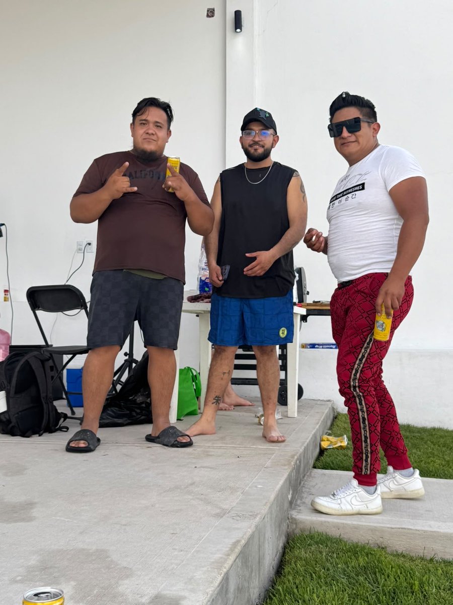 esayul_bocanegr's tweet photo. Bro’s 🥃🍖 https://t.co/z7poqGxbHn