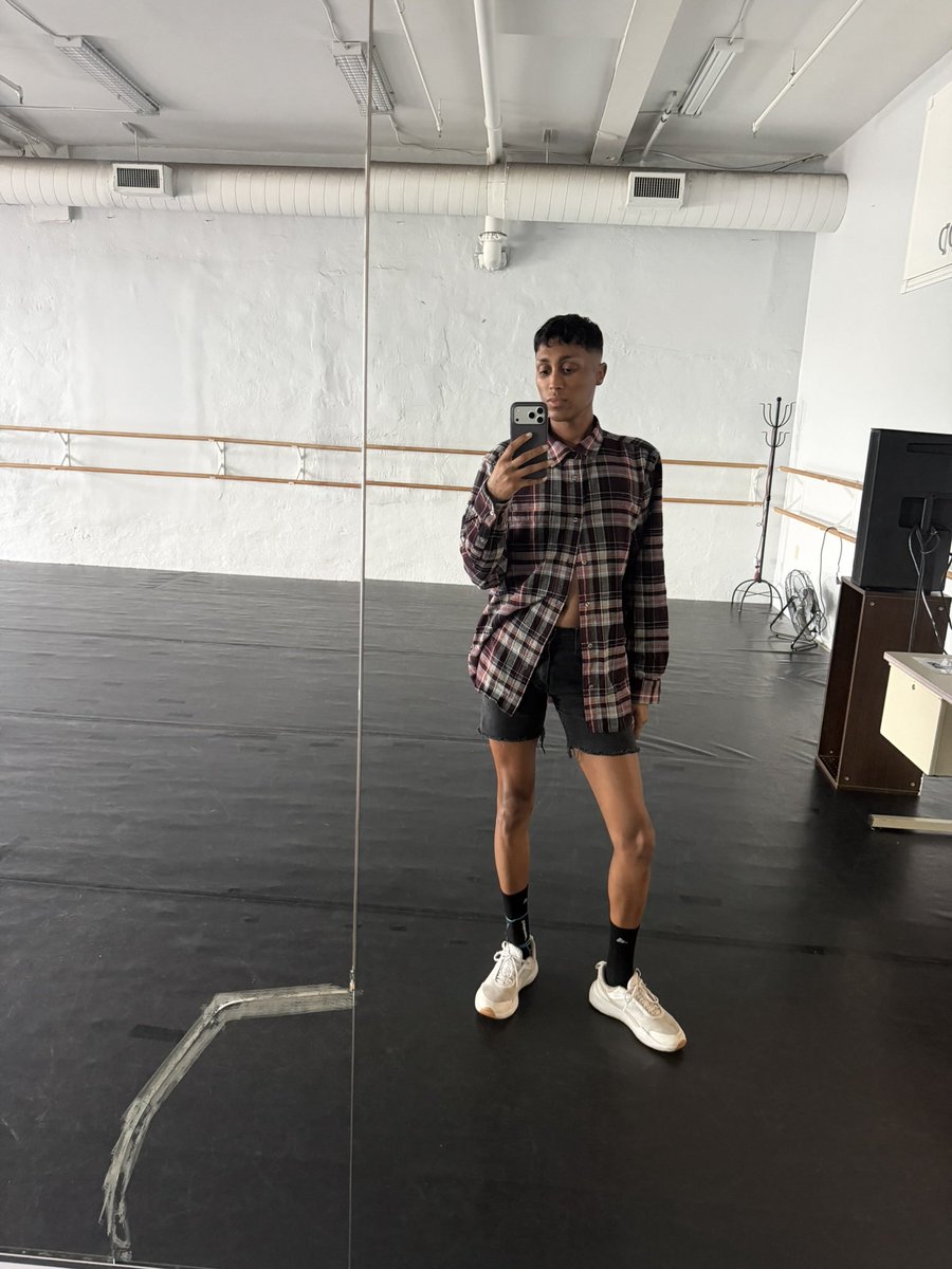 DolledFabulous's tweet photo. earlier today had a ball in the studio. 🤍✨️ https://t.co/XOyRJyIvay