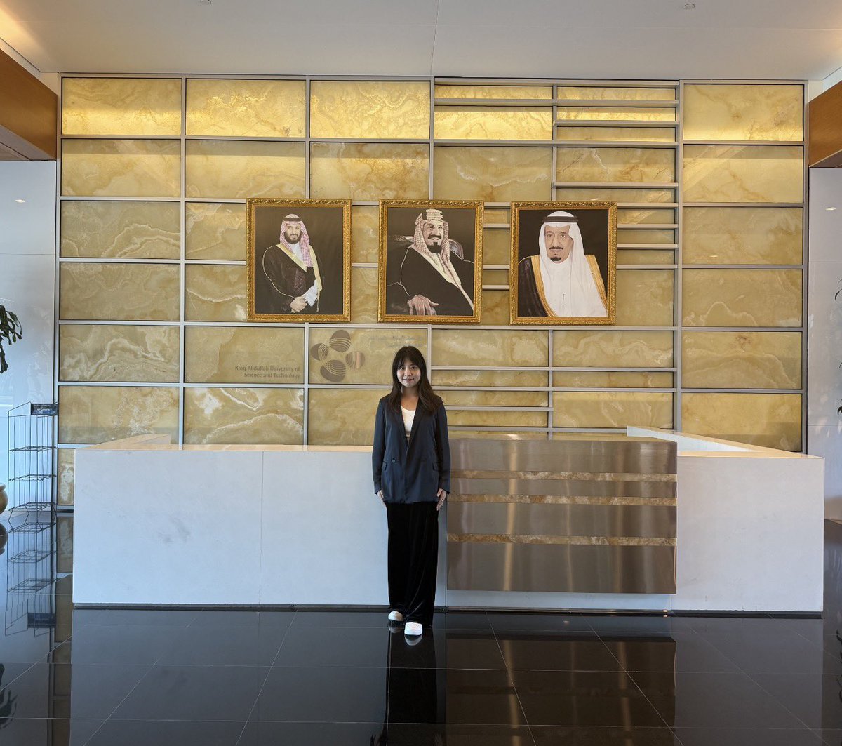 yaqi2030's tweet photo. بمناسبة اليوم الوطني السادس والتسعين للمملكة العربية السعودية، وإذ أستعيد بكل حب واعتزاز السنوات التي قضيتها في المملكة العربية السعودية، أتذكر أجمل اللحظات وأحلى الذكريات. وأتقدم بصدق الشكر وعميق الامتنان إلى شعب المملكة الطيب وإلى أصدقائي الأعزاء على دعمهم ومساعدتهم، وعلى كل ما أبدوه لي من لطف وكرم وحسن ضيافة. كانت تلك السنوات تجربة غالية في قلبي، وستبقى من أسعد فترات حياتي. وفي هذه المناسبة السعيدة، أرفع أسمى آيات التهاني وأحر التمنيات بمناسبة اليوم الوطني السادس والتسعين، وأدعو الله أن يحفظ للمملكة أمنها واستقرارها وازدهارها، وأن يمنح السعادة لجميع شعبها وأصدقائها، وأن يمنح الجميع الخير والفرح والعافية. وأثق بأنني سأبذل في المستقبل المزيد من جهودي وأقدم المزيد من إسهاماتي في التبادل الثقافي والتفاهم المتبادل بين الصين والمملكة العربية السعودية. وهذا يتطلب أيضًا مساعدة الجميع. لتدُم الصداقة بين الصين والمملكة العربية السعودية أبد الآبدين!
#اليوم_الوطني_السعودي_٩٦ 
#المملكة_العربية_السعودية