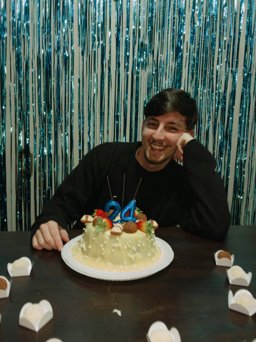 musadoverawn's tweet photo. 24 aninhos 🥹🤍✨ https://t.co/N5Cck9ObCY