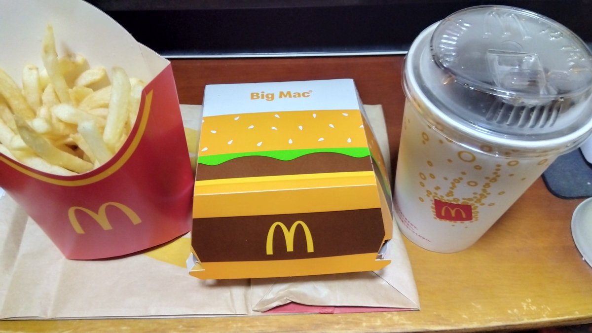 hiko_33's tweet photo. ネット繋がらないからマック行こうかと思ったら雨模様で仕方なくデリバリー。
原神もDLできないし勘弁してくれー
#チームビッグマック https://t.co/vIFDRIfcTF