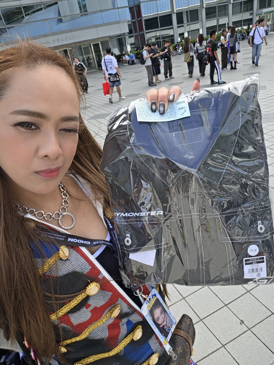 monsterblinky's tweet photo. My last CHOOM for 2026 
Bitter sweet ,let's have fun today 

I got your jumpsuit RUKA CHAN
i will wear this today after show 
Wanna join us in namba later 😆?
Tell me your food recommendation during soundcheck i got ticket today given by monstiez 

#BABYMONSTER #RUKA https://t.co/W9GJf7VbTi