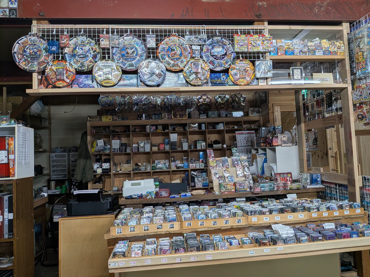 gurra0218's tweet photo. カードショップ百年堂の紹介🤗

カードとスリーブが大好きなひろや店長と、工作大好きおじさんで運営してます。
もう一人、関東でシステムエンジニアスタッフがおります。

豊富なカード量とスリーブ、そして木材。

他には真似できない異世界店舗を目指してます😆

#カードショップ百年堂 https://t.co/OTwhhMcaOr