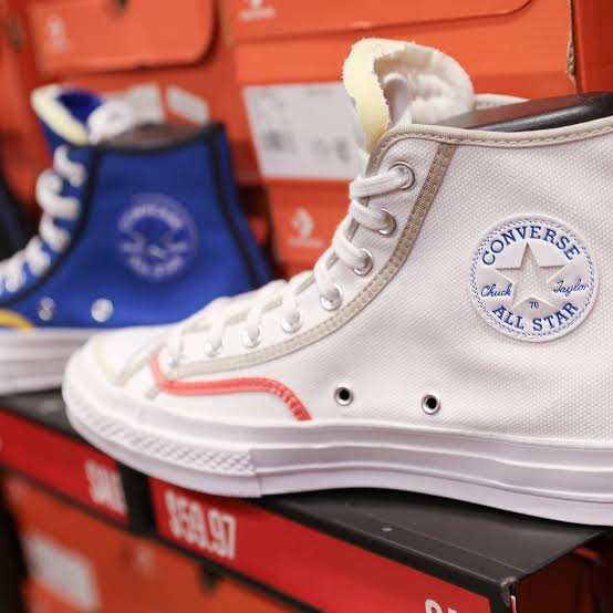 bellaleitao9's tweet photo. Converse's advertisement sends a very different message than the brand intended @ProfNichols https://t.co/XLFeXLAD8C #372WithU https://t.co/SG0JJMyEut