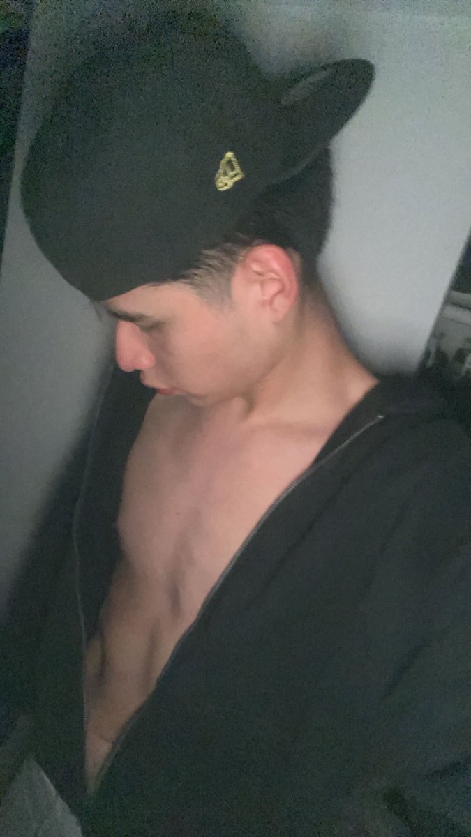 inlabrandon's tweet photo. need my dick sucked #la #latino #lmk https://t.co/oPUM1jLIxm