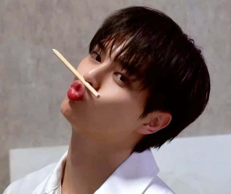 pselancaraksara's tweet photo. #junkang #nsfw one-shot #au :
⊹ ࣪ ˖ The Compression T-Shirt and The Nightwear ⋆˙⟡

Salju minta dijenguk pacar berondongnya karena alasan sakit. Namun, saat Bumi memeluk Salju, ada sesuatu yang bikin anunya bangun...

!! Read TW CW inside !! https://t.co/lU5Q7MacIW
