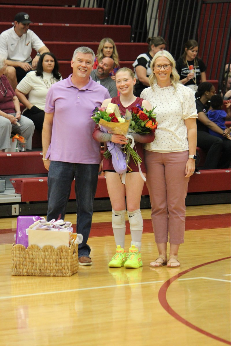 RiverdaleVB's tweet photo. We got to celebrate a great group of student-athletes tonight at their last regular season home game! ❤️💛🏐#onceawarrior https://t.co/3hBbUHIwhh