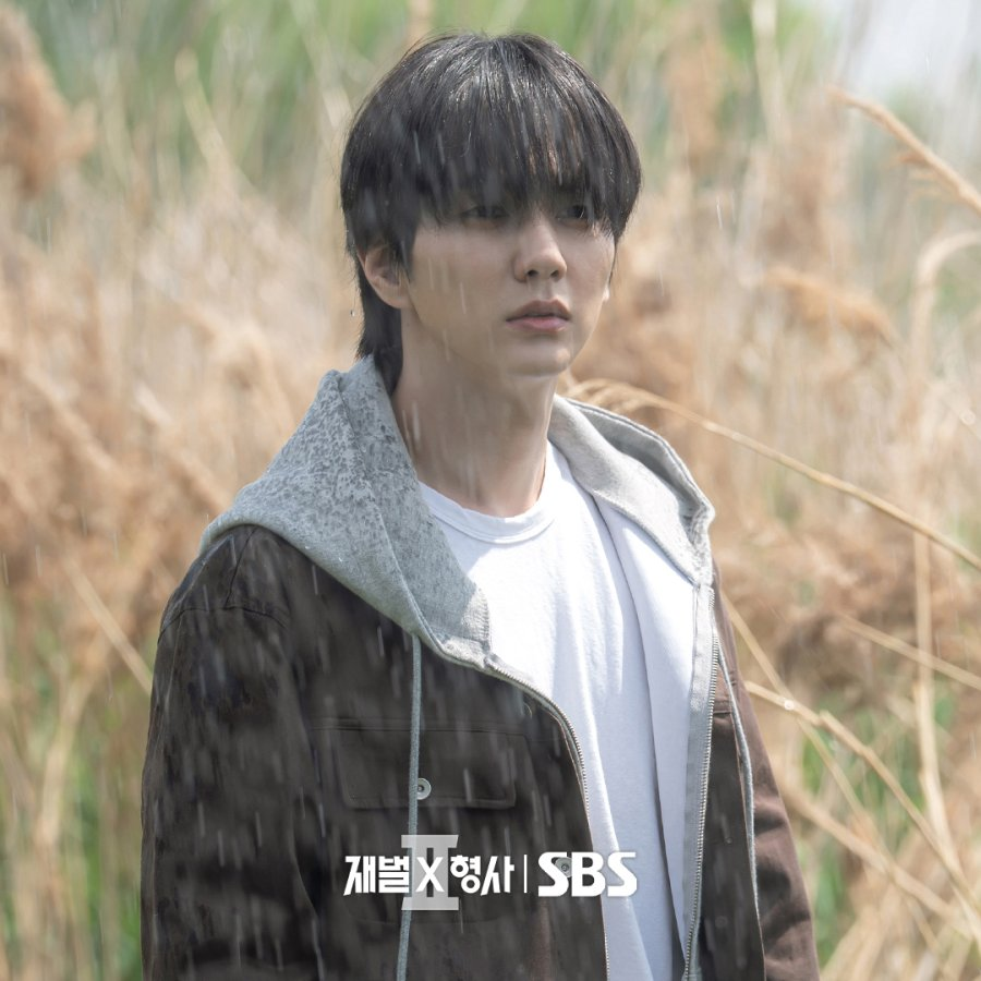 KDramaHandle's tweet photo. #YooSeungHo on playing his first villain in #FlexXCopSeason2.

He and the director developed traits, including his fascination with corpses and treating people like objects. 

He also cut some recurring habits because there weren’t enough scenes to show them clearly. https://t.co/DkGTIfXx0V