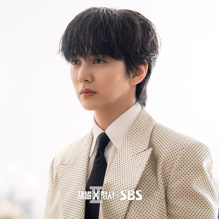 KDramaHandle's tweet photo. #YooSeungHo on playing his first villain in #FlexXCopSeason2.

He and the director developed traits, including his fascination with corpses and treating people like objects. 

He also cut some recurring habits because there weren’t enough scenes to show them clearly. https://t.co/DkGTIfXx0V