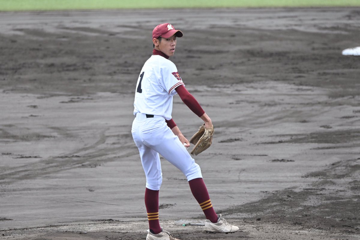 bluamabase's tweet photo. 三好のエース左腕八田は
享栄相手に２失点完投

奪った三振８個のうち７個がピンチの場面と
粘り強さが印象的でした

敗れたものの中京大中京と豊川を撃破し
この秋の愛知に旋風を巻き起こした投球は
見事そのものでした

３位決定戦��の東海大会出場に加え
21世紀枠の可能性もあり引き続き期待です https://t.co/dsE8HrWFhu