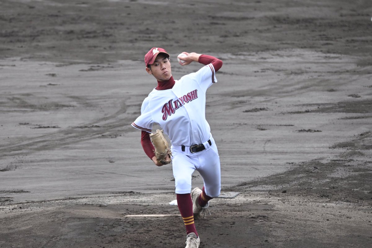 bluamabase's tweet photo. 三好のエース左腕八田は
享栄相手に２失点完投

奪った三振８個のうち７個がピンチの場面と
粘り強さが印象的でした

敗れたものの中京大中京と豊川を撃破し
この秋の愛知に旋風を巻き起こした投球は
見事そのものでした

３位決定戦��の東海大会出場に加え
21世紀枠の可能性もあり引き続き期待です https://t.co/dsE8HrWFhu
