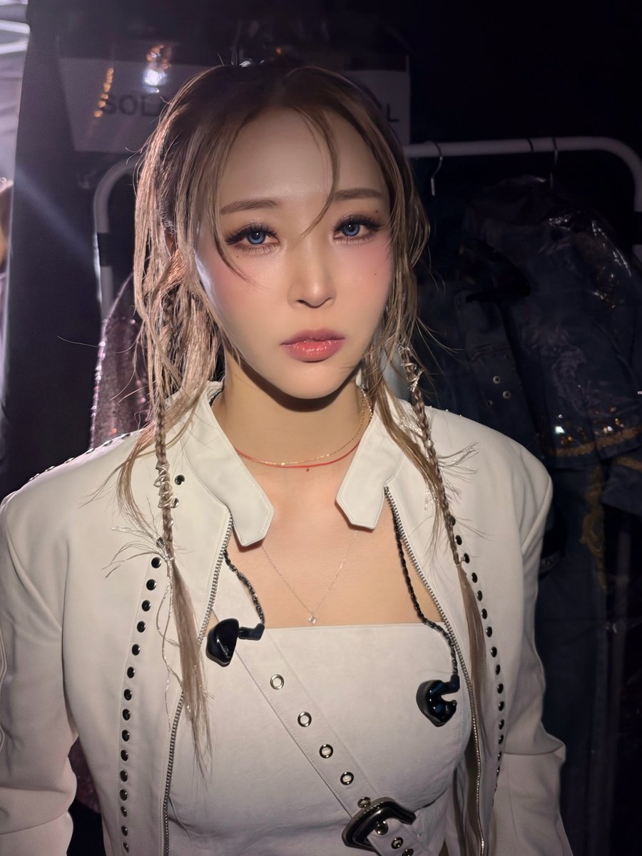 KIWIBYULIE's tweet photo. the kind of face people fight over https://t.co/nIVuYjDn1B