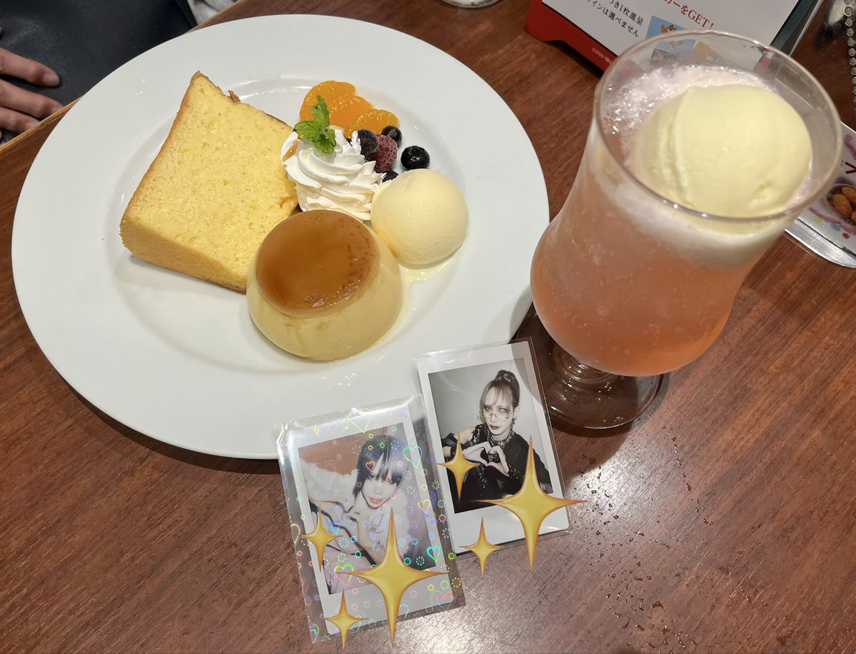 SAORIN63571992's tweet photo. 梅田クアトロライブお疲れ様でした！
昨日の魔梨さんのヘアメカッコよかったです✨
カッコいい曲多めで嬉しかった❣️
♡での裕宇さんと眞崎さんに爆笑🤣
ライブ楽しかった‼️
ライブ前に飲んだ🩷のクリームソーダ美味しかった😋
アドトラは上手く動画撮れなかった😢
#水田魔梨
#誤算のアドトラ爆走中 https://t.co/XydMxbwMsm