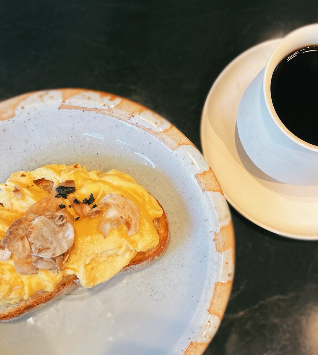 cheese_eng_cafe's tweet photo. シルバーウィーク、
ラストまで朝6時起床のカフェ活達成☕️✨
※ALL明けはノーカンw

Today’s Cafe
🔸LATTE GRAPHIC
🥪 Truffle Scramble
☕️ Buso Blend

海外の方が多くて、ちょっと海外気分🌍
自然な英会話も心地いい😌英語も頑張る✨

#シルバーウィーク #LATTE_GRAPHIC 
#麻布台 #お気に入りカフェ https://t.co/hRVTIMaqPM