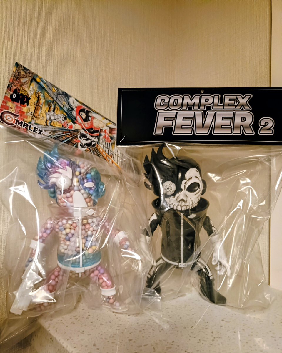 kanichack's tweet photo. ソフコン10 戦利品①
STUDIO24さんで初SHOCK-EYEにバブルガムを購入、COMPLEXくじも1回挑戦し、まさかのコッツアイ🙌
SHOCK-EYEがいっきに2体に🤤
ドクロや黒部分のツヤ有りとマットの塗り分けがカッコいい✨
#STUDIO24 
#ソフコン https://t.co/qbosEiKd4J