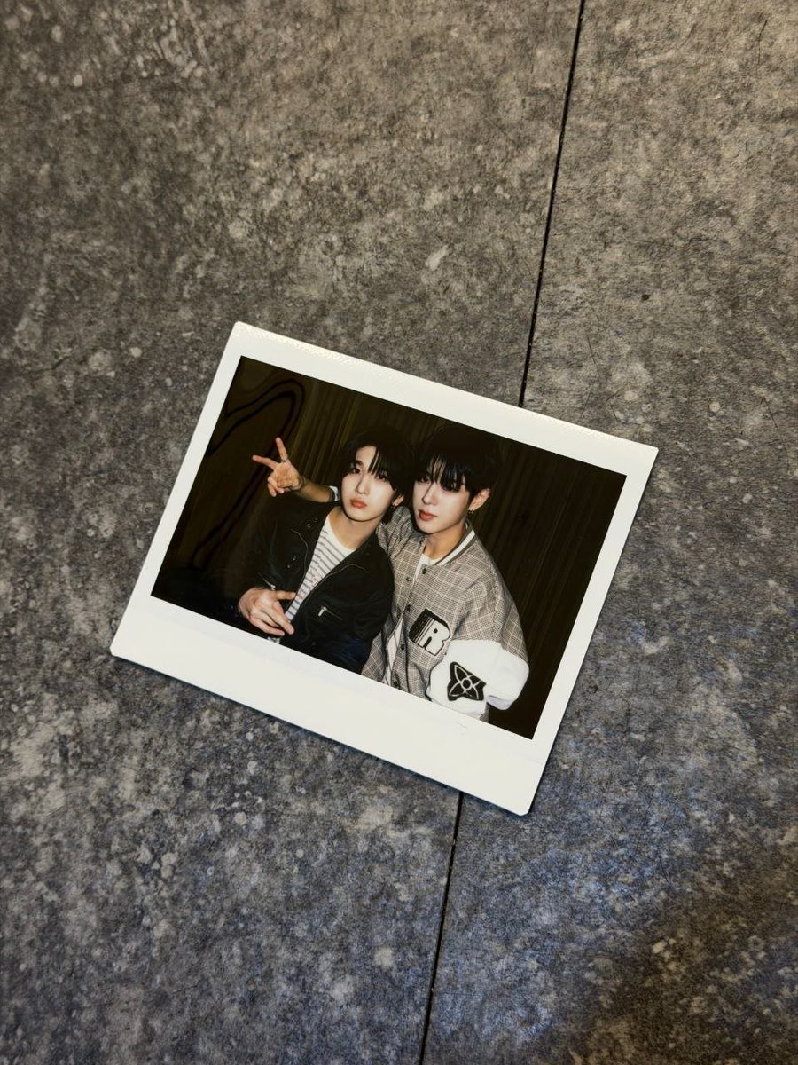 NOWZBRA's tweet photo. 📸 | Atualização do #JIHYUK com #YEONWOO via Berriz: 

"Parabéns de coração pelo aniversário do nosso Nunu hyung.
Já faz tanto tempo que estamos juntos que nem sei dizer quantos aniversários já passamos juntos hehe."

++ https://t.co/IRnO63zWJL
