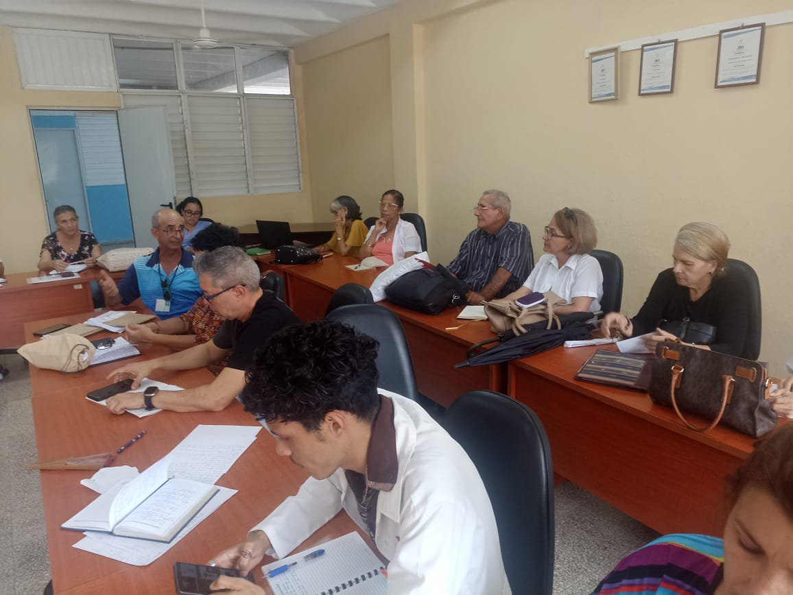 VRA_UCMC's tweet photo. Acompañamiento de la Dirección de Formación de Profesionales a la Facultad de Ciencias Médicas en su reunión de trabajo. 
#Camagüey https://t.co/z6C7uLY3ad