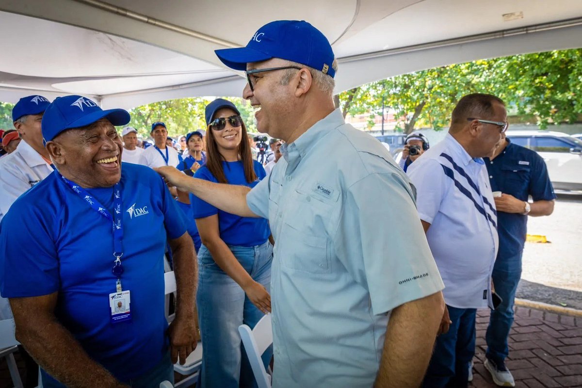 Angeldelarosa30's tweet photo. #YoPensando : ¿Qué si @luisabinader y @JosePaliza saben del viaje que realizó @irodriguezduran,director del @IDAC_RD, hacía Puerto Plata, con empleados publicos de esa institución, para apoyar el medio ambiente de esa zona..¿ Cómo se llama la obra ? https://t.co/FxTVbLsCI9