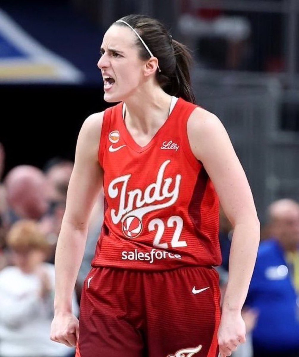 TheHoopCentral's tweet photo. CAITLIN CLARK TONIGHT:

27 POINTS
9 ASSISTS 
7 REBOUNDS 
4 STEALS
9/18 FGM
33 MINUTES 

🔥🔥🔥🔥 https://t.co/AUxaF2sEo1