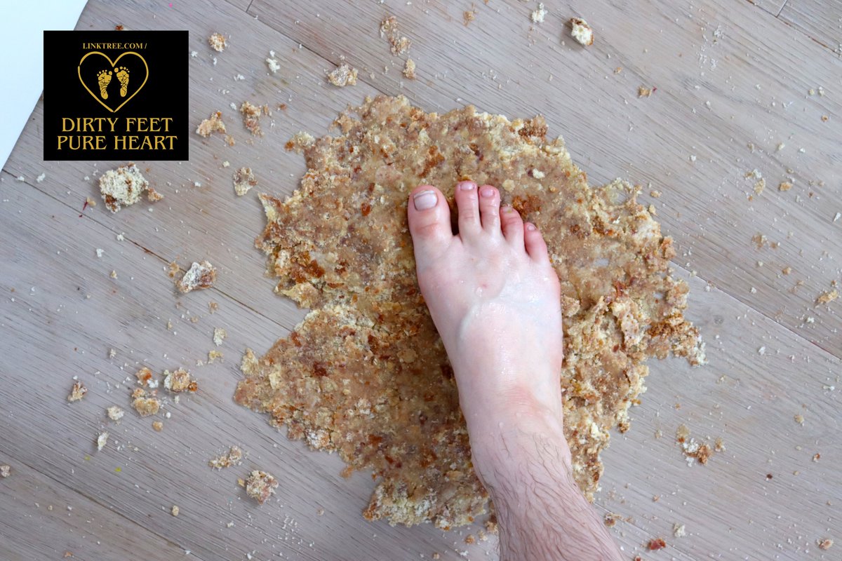 FootGoddessRae's tweet photo. Anyone wanna guess what food this was before I flattened it? Correct answer gets a surprise in the DMs 😋
#FeetLovers #feetpics #footworship #toes #FeetQueens #femdom https://t.co/8U4AQ7ZY5Y