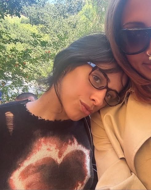 lertprasertlua's tweet photo. O óculos de veia 😭😭😭😭te amo vida te amo https://t.co/fNtFxmK2YQ