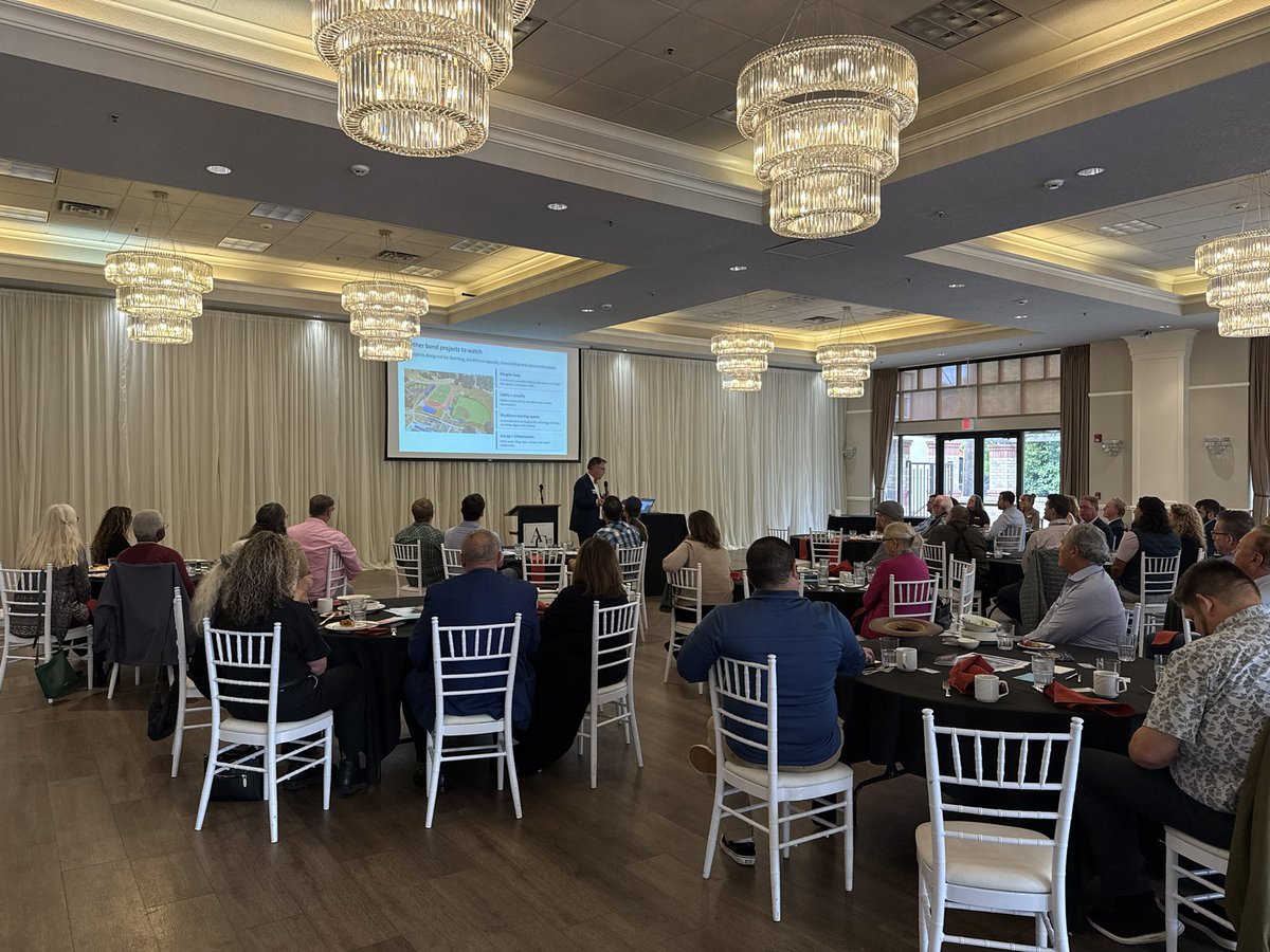 PattiAdairOR's tweet photo. Great Oregon City Business Alliance lunch today on education with Dr. Tim Cook and Dr. Sarah Crane. Funding, CTE, and real pathways from school to work. Stronger partnerships with local businesses = a stronger local economy. #OR05 #OCBA https://t.co/0ZG9TwL8P0