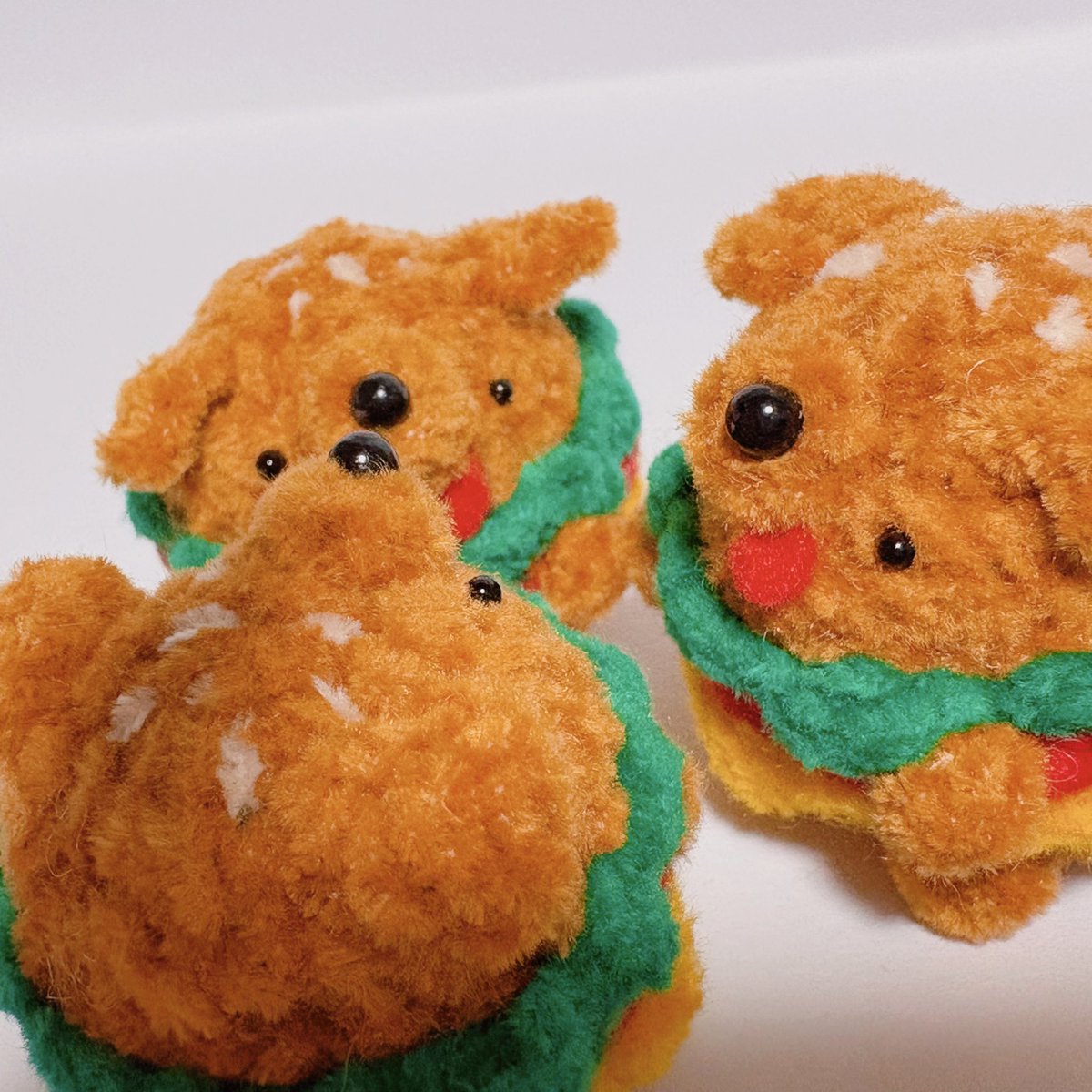 zajisheep's tweet photo. 明日9月24日(木曜日)21時よりハンバーガーいぬさんを販売開始予定です🍔🐶

展示中の作品ページはこちら
▽▽▽
https://t.co/2kSdCdi9bE https://t.co/0xXU1T58JM
