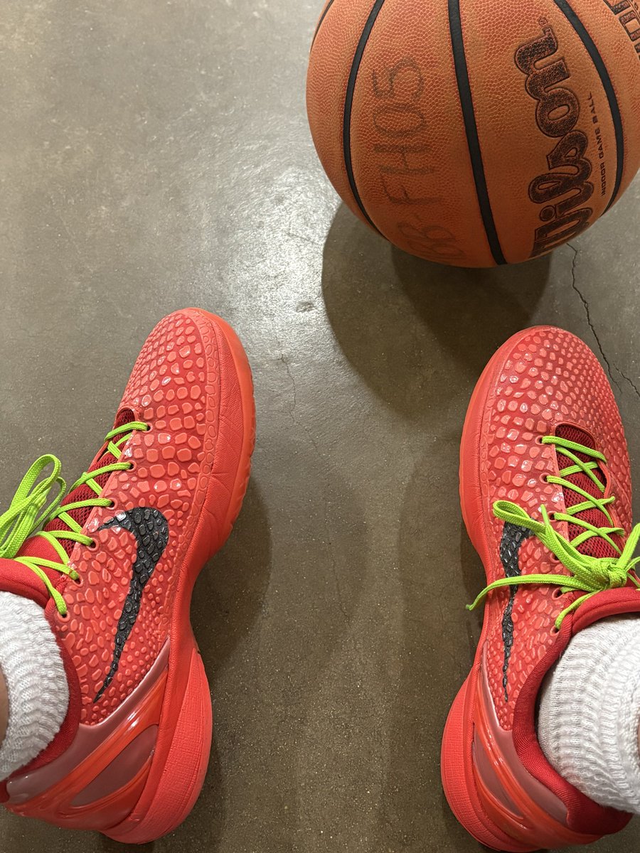 thurston39003's tweet photo. Ronald Thurston shoe dox…. #realdealhooper #ronstilgotit #hard2gaurd https://t.co/fr253MlhBy