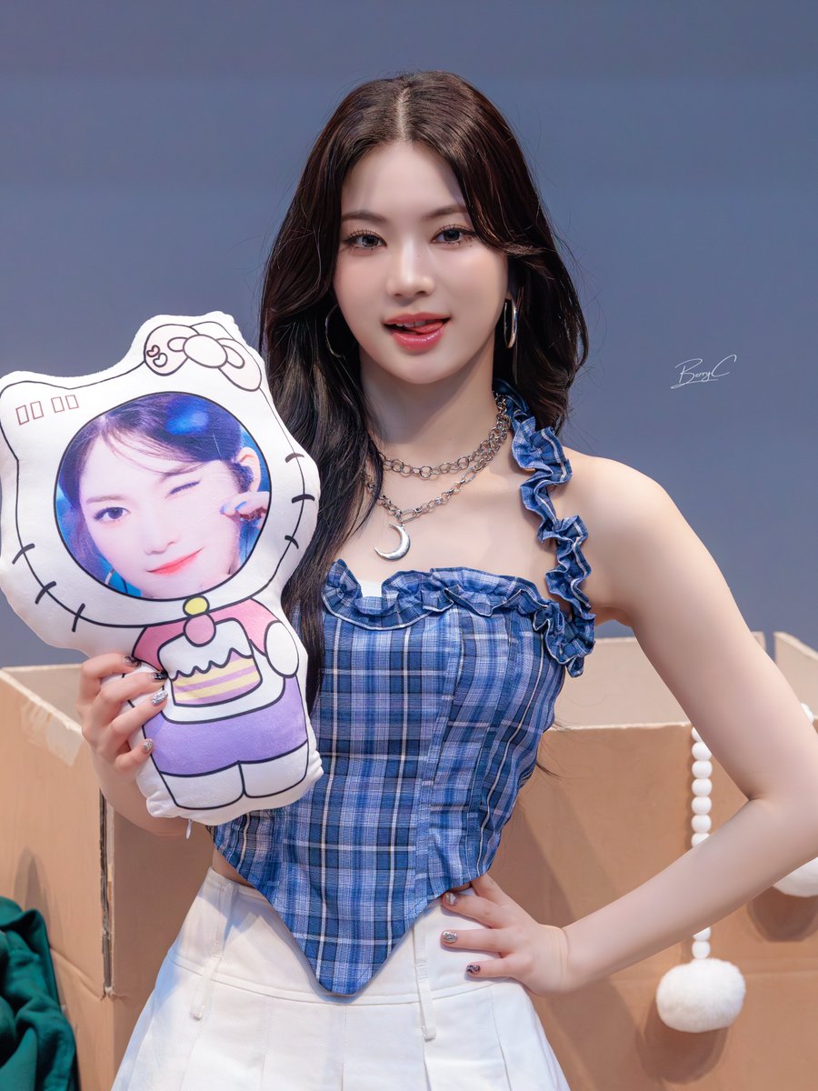 psychomiyane's tweet photo. 250908
@/BerryC__ @/Wh1speR0123 @/purr_ISA

#ISA #STAYC #아이사 #스테이씨 #이채영 https://t.co/T3AXJIoAIw