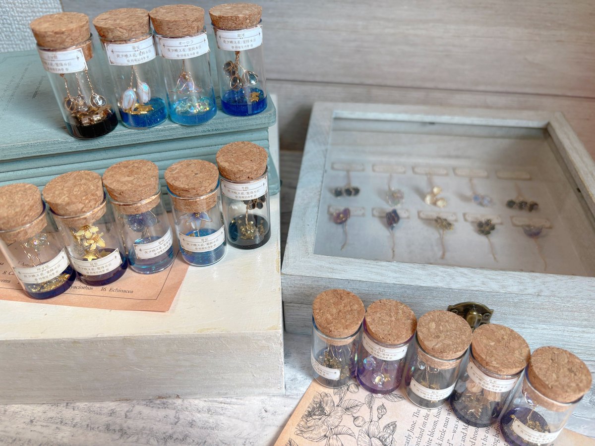 kiraboshisyokai's tweet photo. #365DIYtheme
#コレクター魂が騒ぎ出す

幻想植物や生物、鉱石などを標本瓶に仕立てております。
棚いっぱいにならんだ標本瓶からお好きな３本を選んで自分だけの標本箱を作ることができるサービスもご用意しております。

次回参加
11/14.15 ＃デザフェス64 西館4階K-219 https://t.co/qFxWfWnDQG