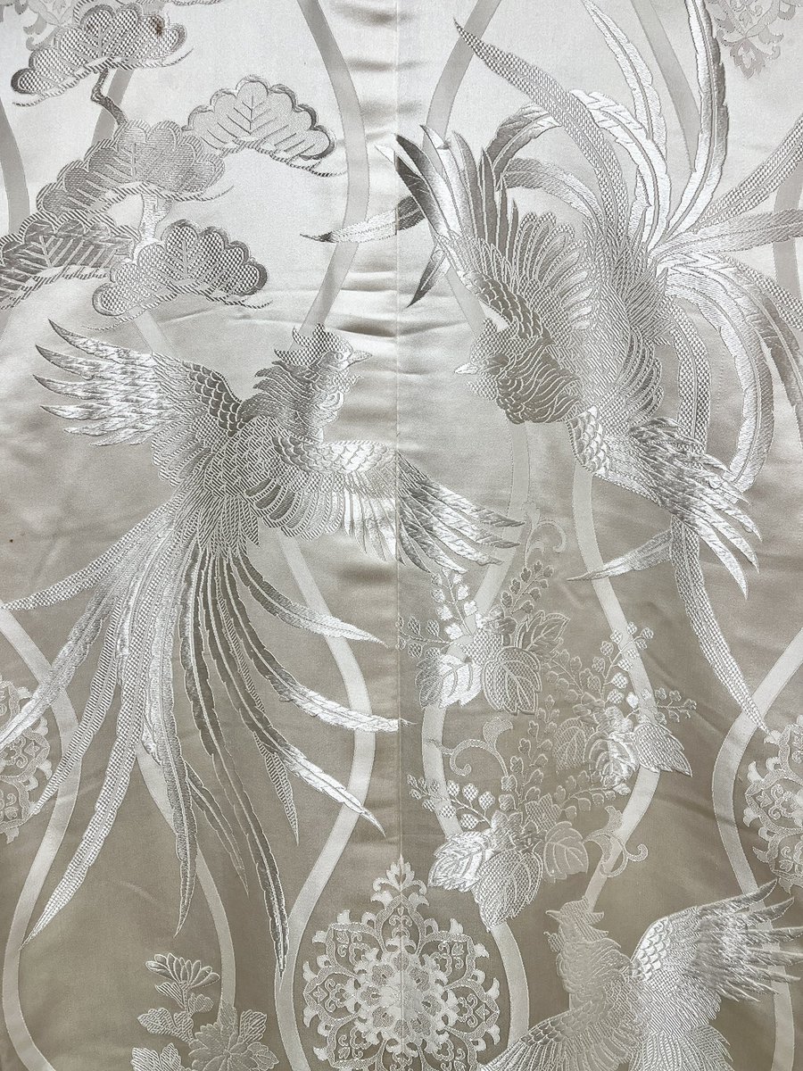 ochicochiya's tweet photo. \ネットショップ更新👘✨️/

白地に、鳳凰・華文・桐・立涌の刺繍が施された打掛です。
素材:正絹

以下URLから、詳細をご確認いただけます！
ご購入もこちらから😊↓
https://t.co/mxVitPI9p7

#彼方此方屋
#おちこちや
#着物
#��掛
#kimono https://t.co/a4YHZuhT6X