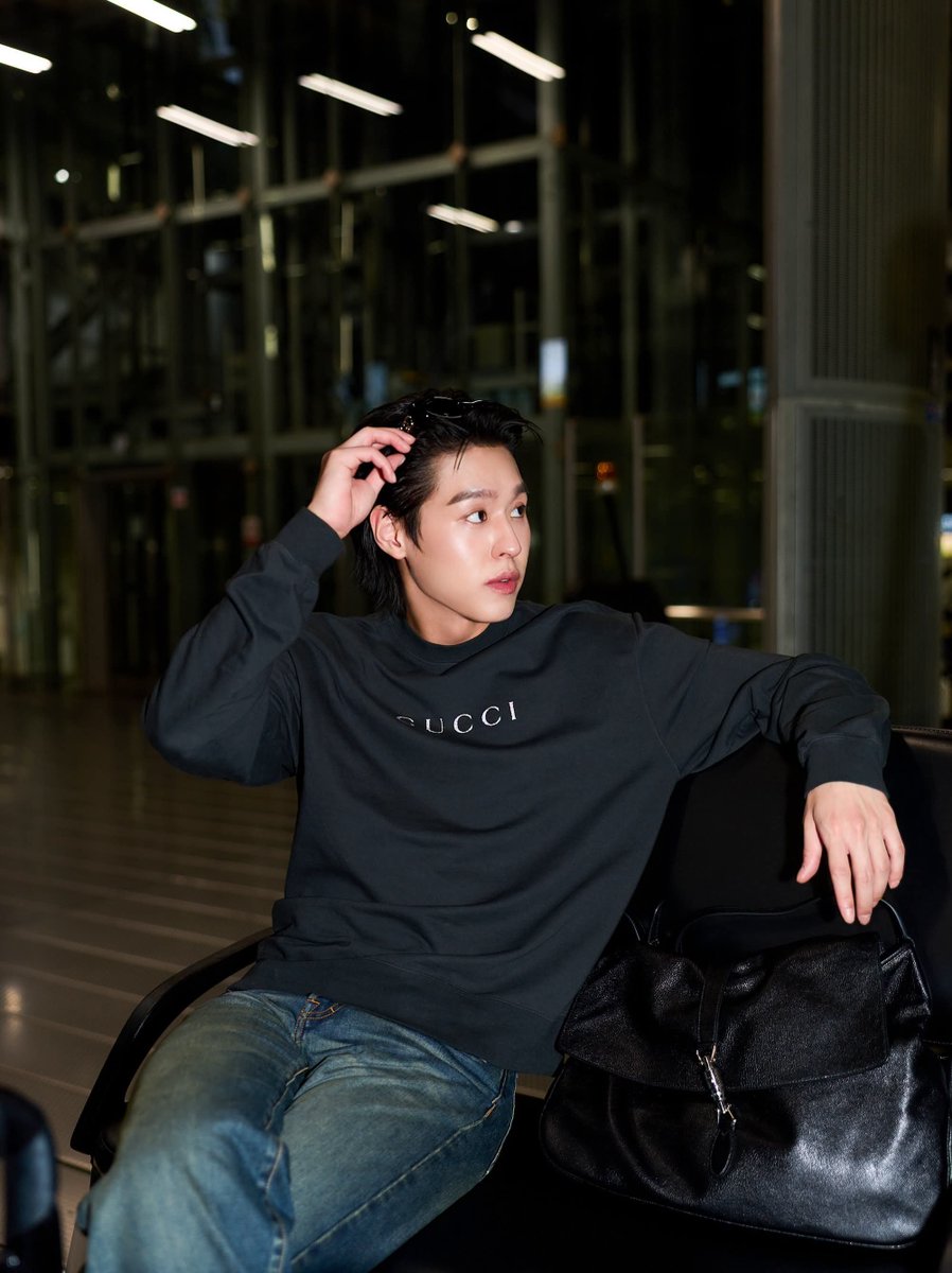 Wwp_2005's tweet photo. เหมาะสมมาก 

PP KRIT X GUCCI MFW26  
BILLKIN GLOWING IN MILAN   
#GUCCISS27xBILLKIN 
#GUCCISS27xPPKRIT https://t.co/ZzUgezbi2J