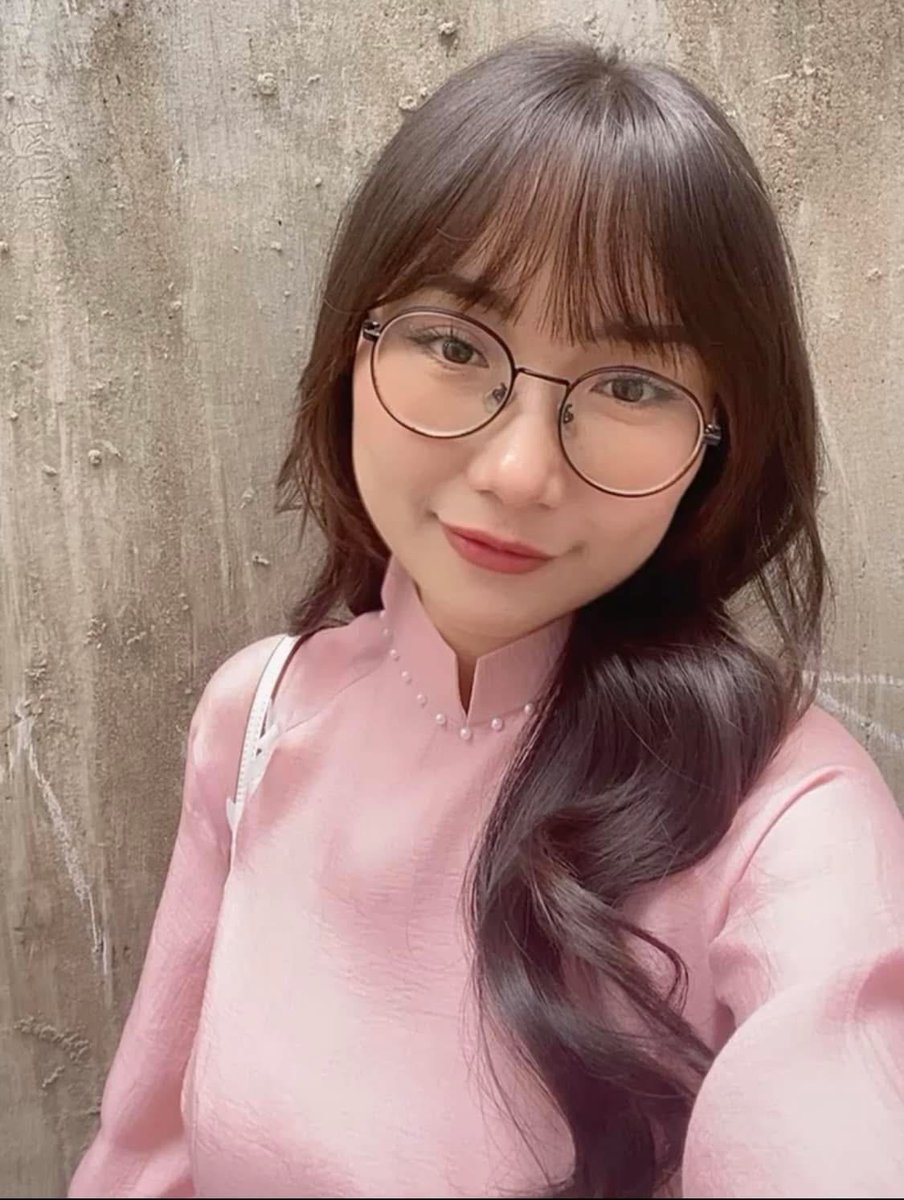 seto175's tweet photo. Khải Nghi 98 mấy con đĩ ngân hàng dâm thì thôi rồi, dùng lồn để chốt hợp đồng với khách đạt đủ kpi. Tay nhìn nhắn với ny đang tăng ca, mồm thì bú cặc thằng khách, banh cái lồn ra cho người khác đụ thỏa thích bắn tinh ngập lồn đĩ cả đêm. https://t.co/mBvGxydter