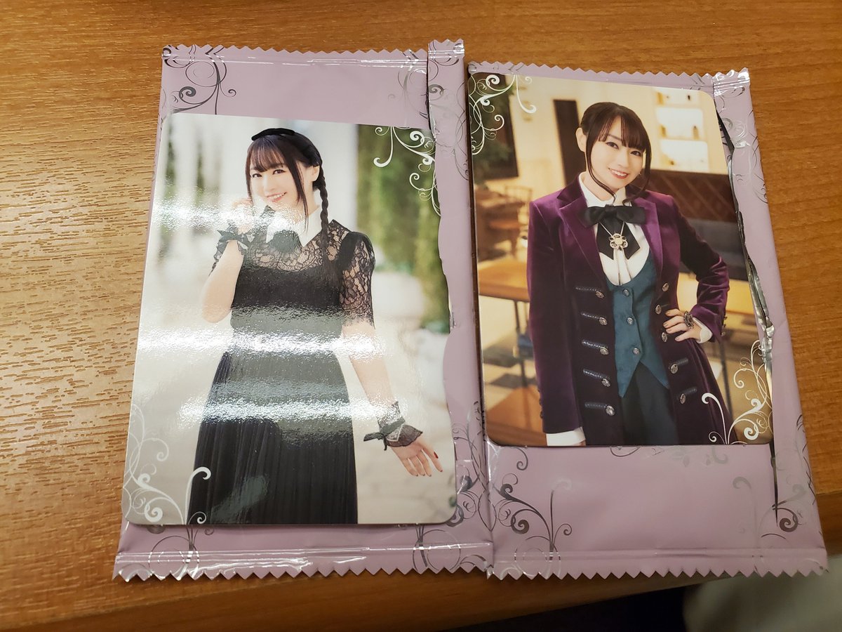 yang_taromin's tweet photo. 水樹奈々 LIVE GRACE OPUSⅣ
交換　NANACA　ナナカ

譲→写真の二枚
求→赤丸ドレス全体トレカ

本日会場にて会場～開演の間に行く予定ですのでよろしくお願いいたします🙇‍♀️ https://t.co/OiybVXPVFI
