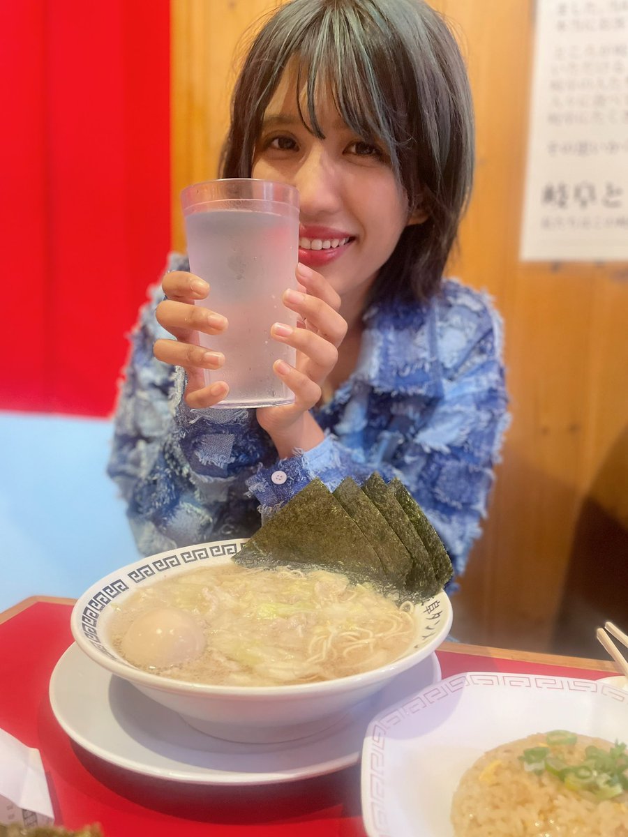 oru_myu's tweet photo. 昨日食べた岐阜タンメンあっさりですごく美味しかった〜🍜✨

辛いからなのか水のコップが結構大きいサイズだった🫗
辛さを選べるんですけど、私もおるりさんは辛さ0で頼みました❗️笑

また岐阜行った時に食べたい😋
by.みゆき https://t.co/sOA5AmSLir