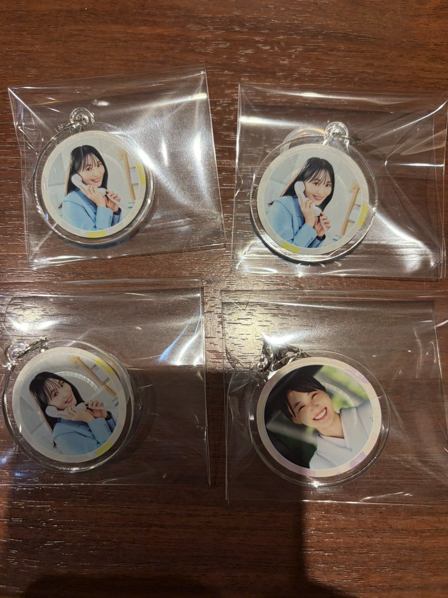 kumi_yuuka_jun's tweet photo. ゆっかーの目印チャーム
交換 トレード

求：赤丸のもの(がんばりき)
譲：青丸のもの、写真のもの

会場または文化放送付近でお渡しでお願い致します。
昼の部、夜の部どちらも参加します！

#ぷはラジ乾杯祭
#菅井友香 https://t.co/l6cbJEkQBo