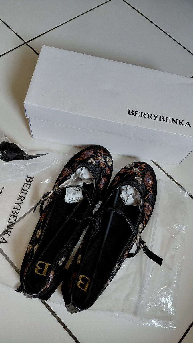 saosothoww's tweet photo. @unicefess NEW! salah size doang
size 39/150k nett https://t.co/PHFDaVqdgL