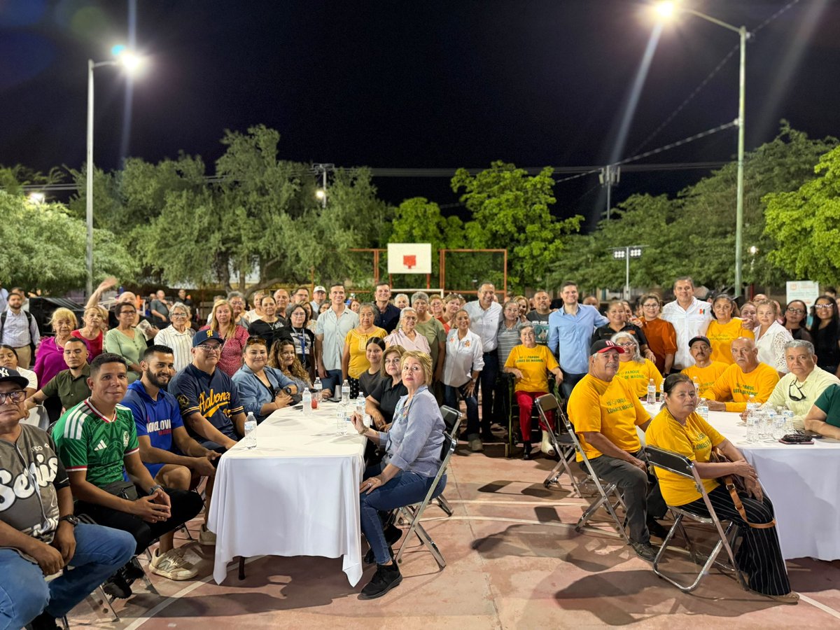 RamonCorralA's tweet photo. 🌟 En Lomas de Madrid, las decisiones sobre las mejoras de la colonia también están en manos de sus habitantes.

Vecinas y vecinos participaron en la asamblea del Presupuesto CRECES para compartir propuestas y elegir los proyectos que pueden transformar sus espacios y atender las necesidades de la comunidad. 🏘️💡

Con participación ciudadana y trabajo en equipo, seguimos #TransformandoHermosillo.