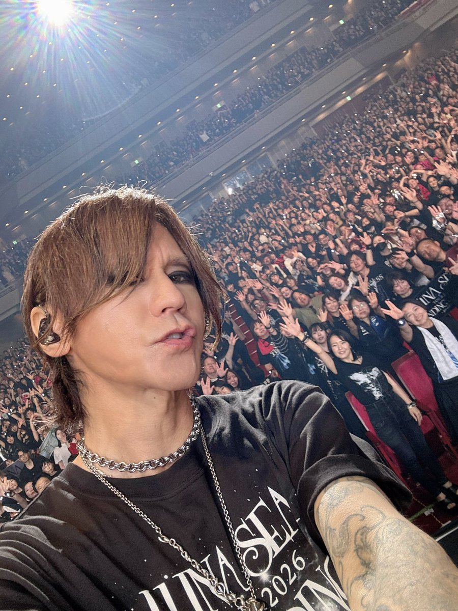 SUGIZOofficial's tweet photo. From Fukuoka with Love 0922.

UNENDING JOURNEYツアー 福岡公演Day2、
本当にありがとう。
みんな素晴らしかった！

35年前からずっとツアーの度に帰還する福岡。
もう完全にここは正真正銘第２の故郷。
流石にみんな最高最狂だった！

今日Day2。
更に上を目指して全霊で臨むよ。
みんな、共に最高最幸の昇天を！

#LUNASEA
#UNENDINGJOURNEY_FOREVER　
#SUGIZO