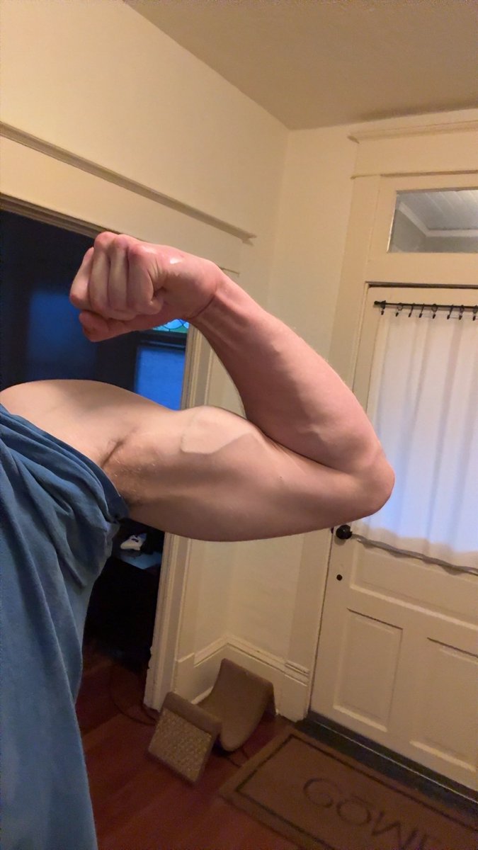 Dewykayyy's tweet photo. Rock pump https://t.co/PbtSIUkzZk