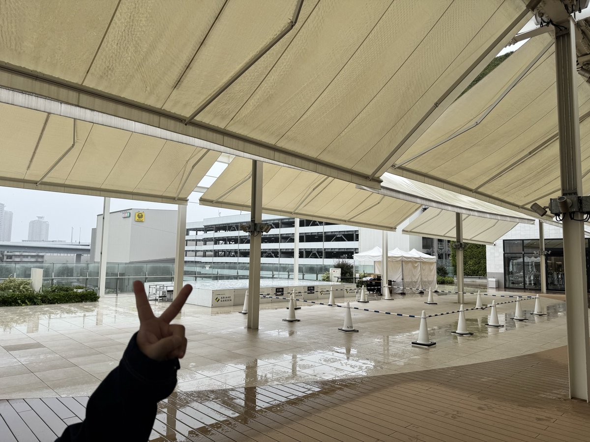 pinky_karin's tweet photo. めっちゃ雨😭 https://t.co/osknVadvbj