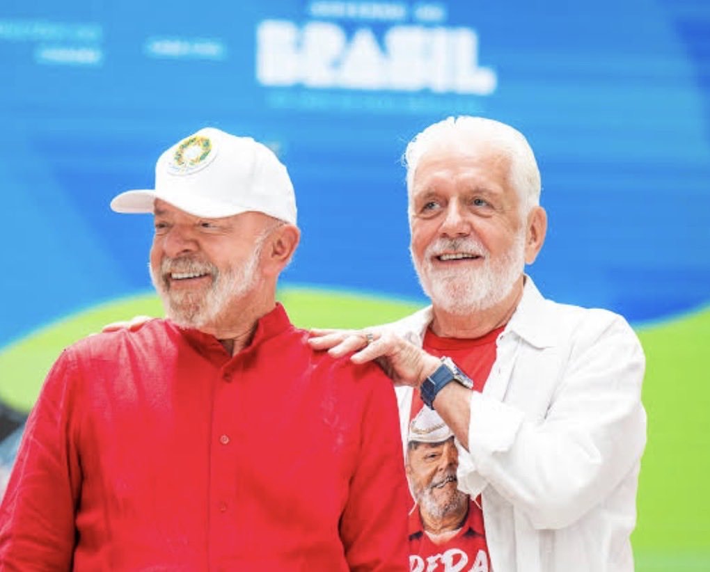 RobertoBJu88107's tweet photo. @geraldoalckmin @LulaOficial Ninguém larga a mão de ninguém no #JaquesMaster
E no LulaMaster https://t.co/PEJxS9jIiq