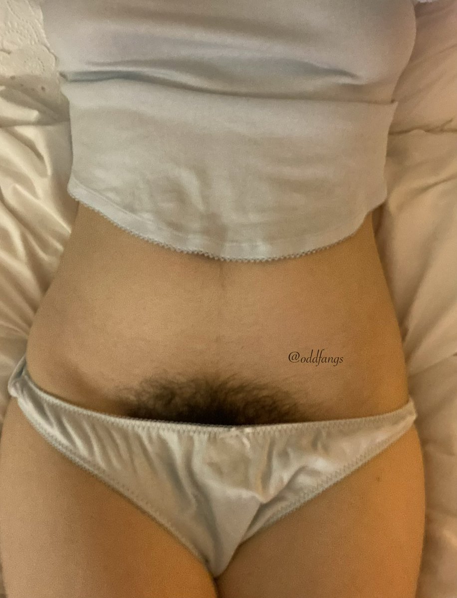 oddfangs's tweet photo. pull them lower w your mouth https://t.co/FhOf1TPb9a