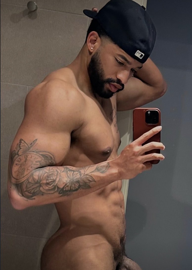 plxutoj's tweet photo. before i shower https://t.co/CiEZA0JZdZ